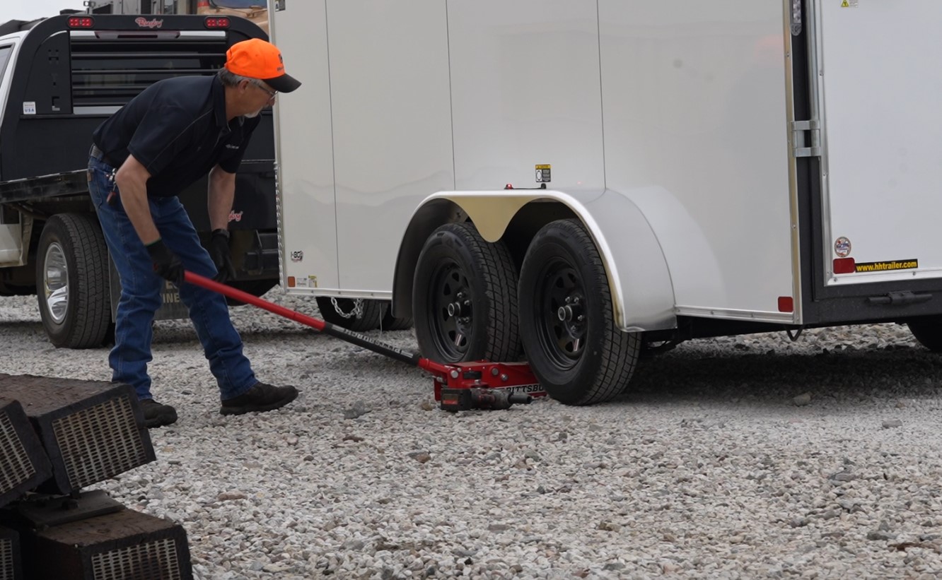 3 signs your trailer needs maintenance